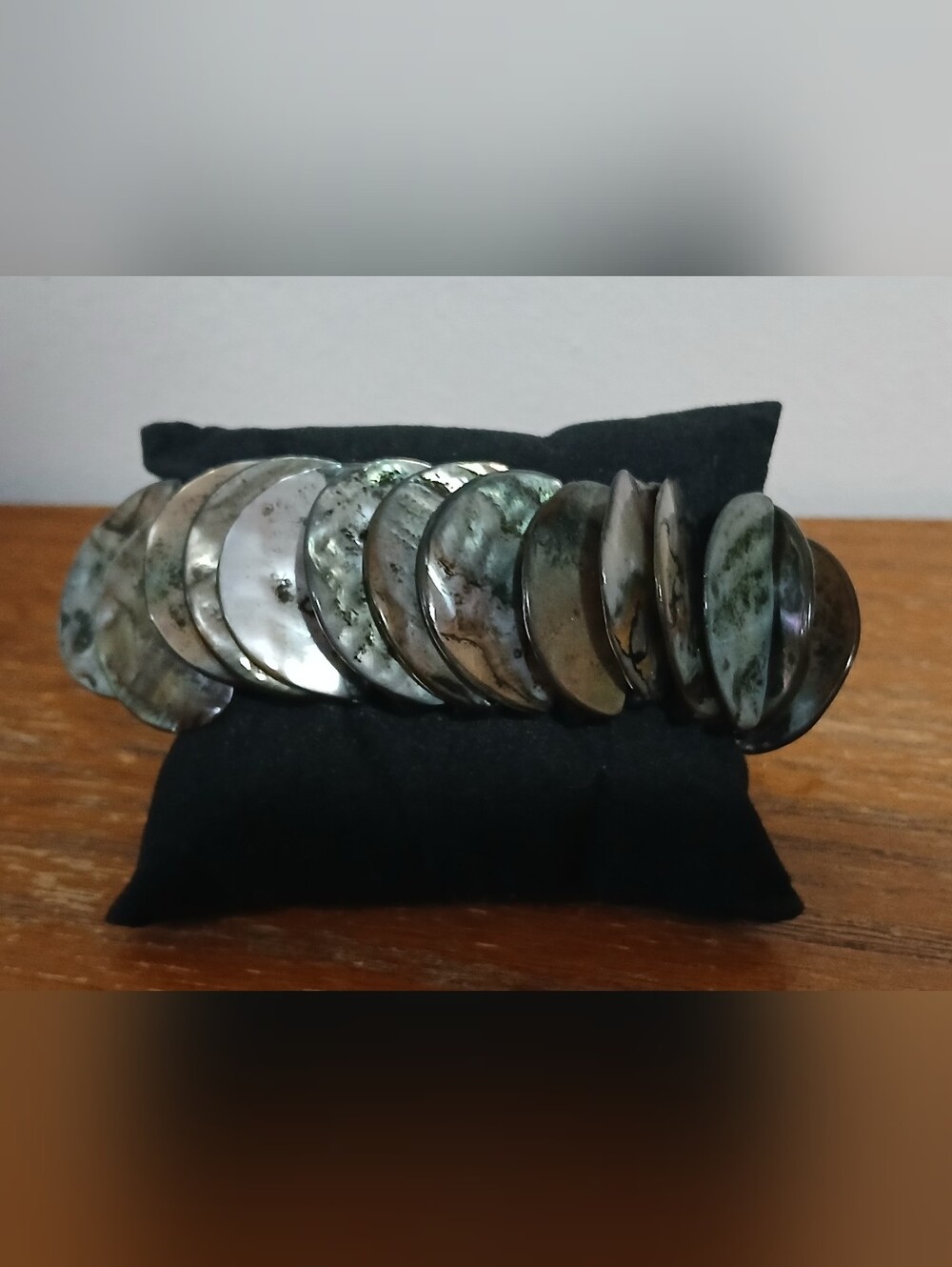 Vintage Abalone Mother Of Pearl Irridescent Shell Disk Stretch Bracelet